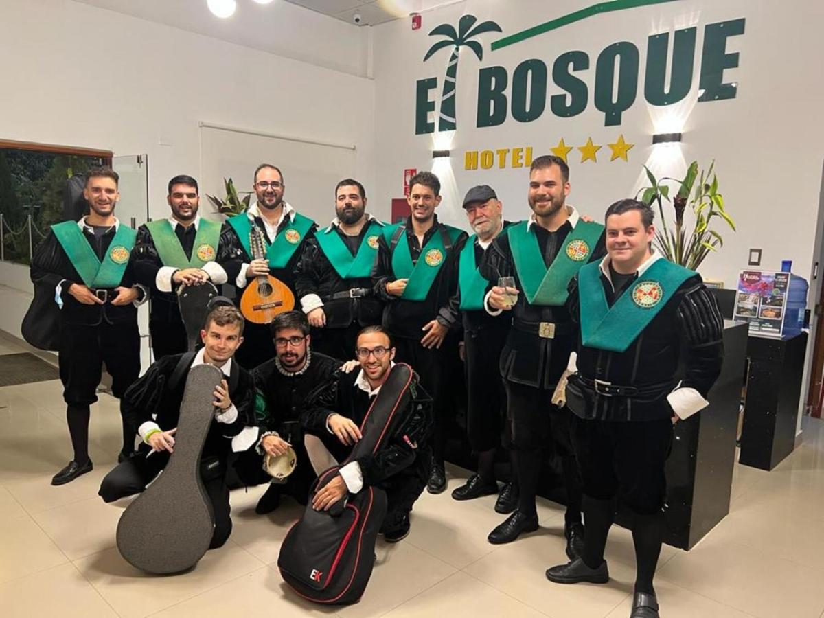 Hotel El Bosque Хаен Екстериор снимка